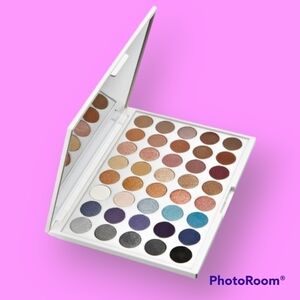 Yaby Cosmetics Dramatically Neutral Eyeshadow Palette